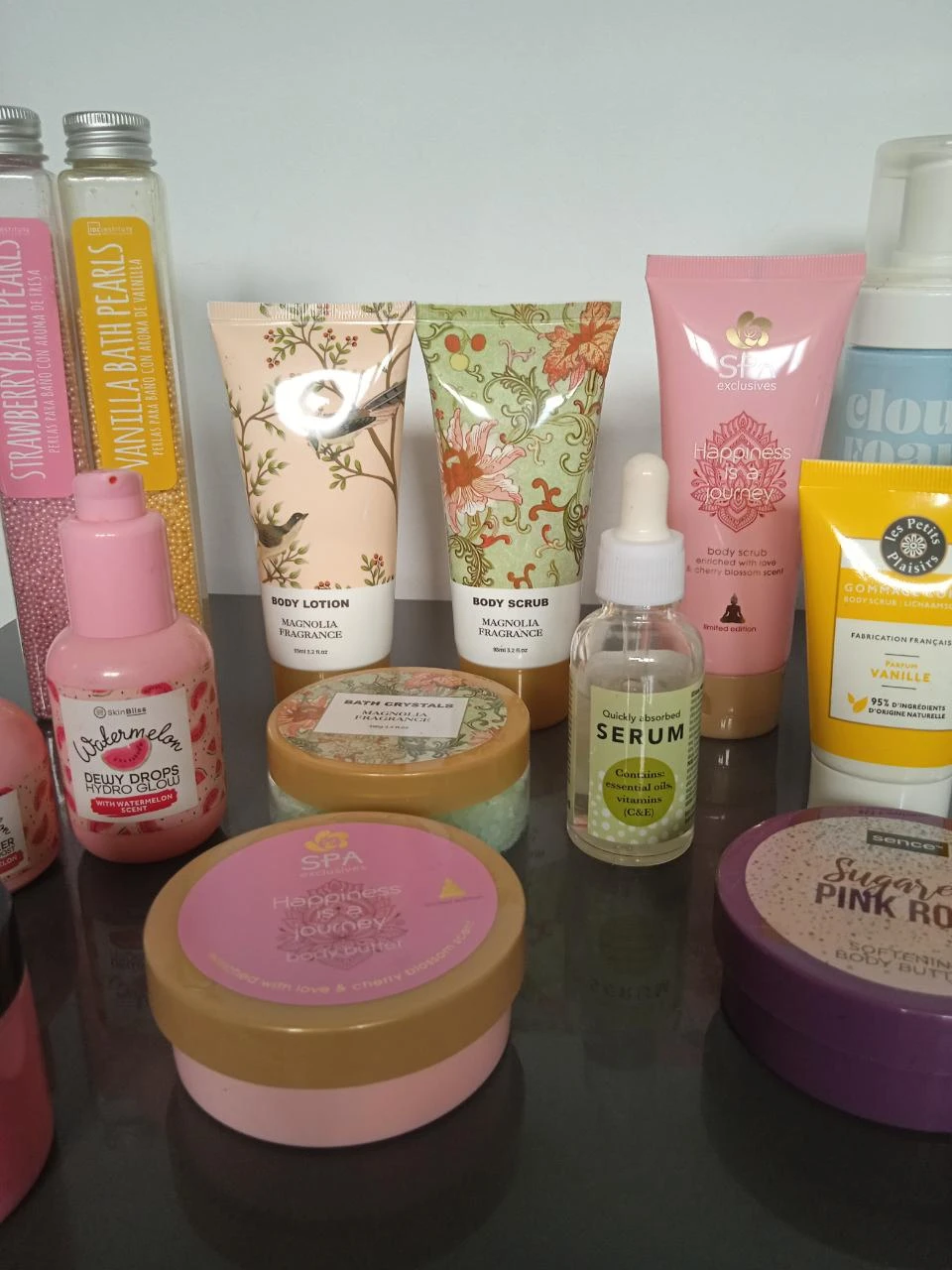 Gran lote de productos de belleza, suero, crema, exfoliante, sal de baño – photo 3
